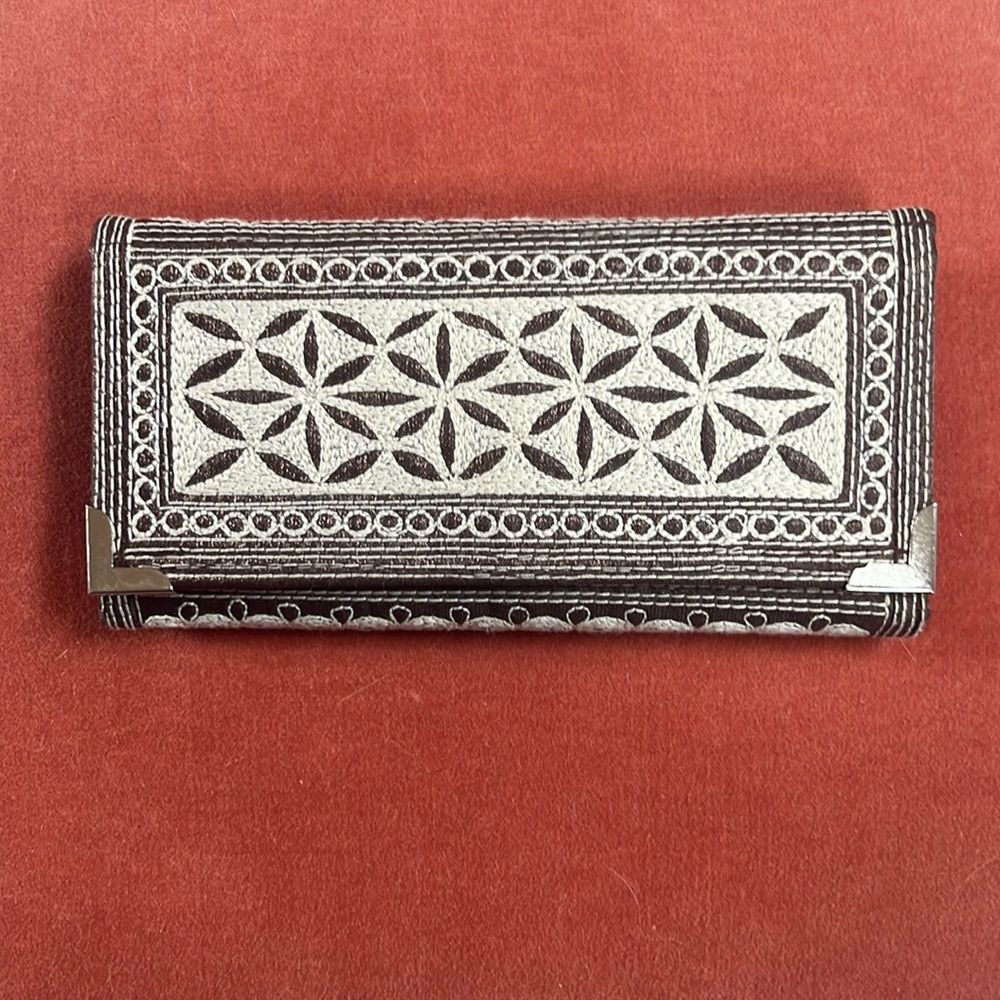 Uang Laga Handmade Large Trifold Wallet Embroidered Vegan Clutch Bag Floral NWOT